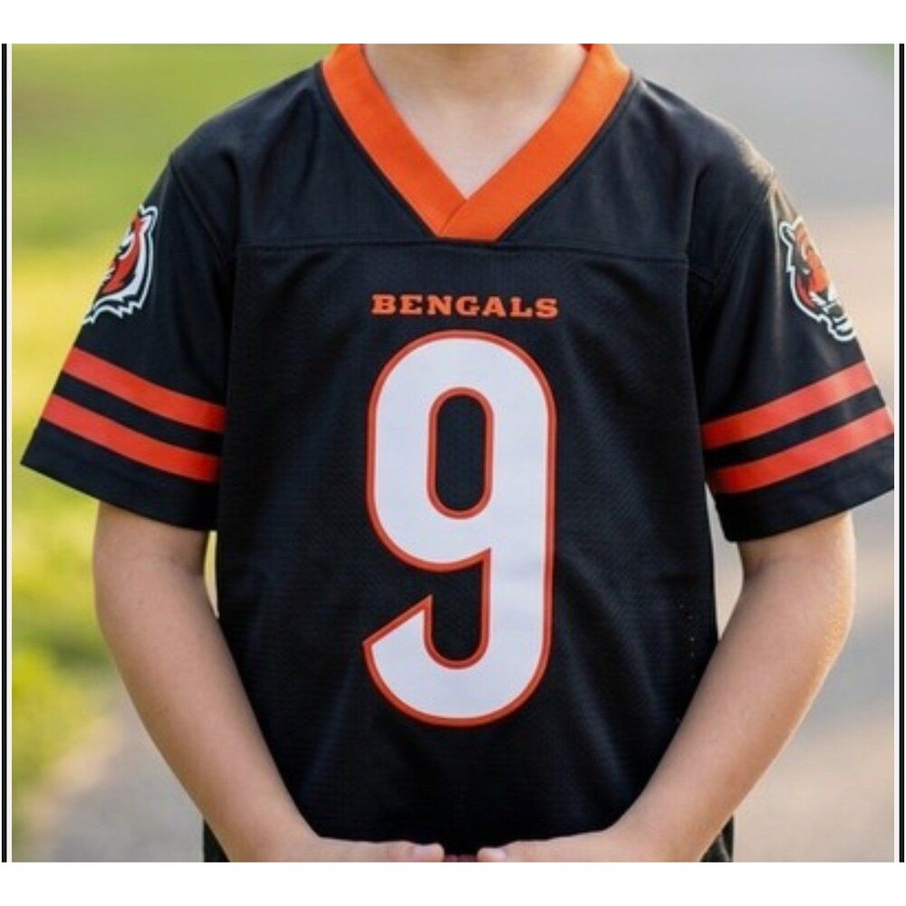 NFL Team Apparel Cincinnati Bengals Burrow #9 Youth size  Large (12/14)